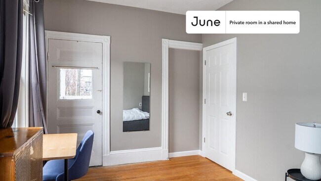 Foto del edificio - Room in Shared 5 bed/1 bath home