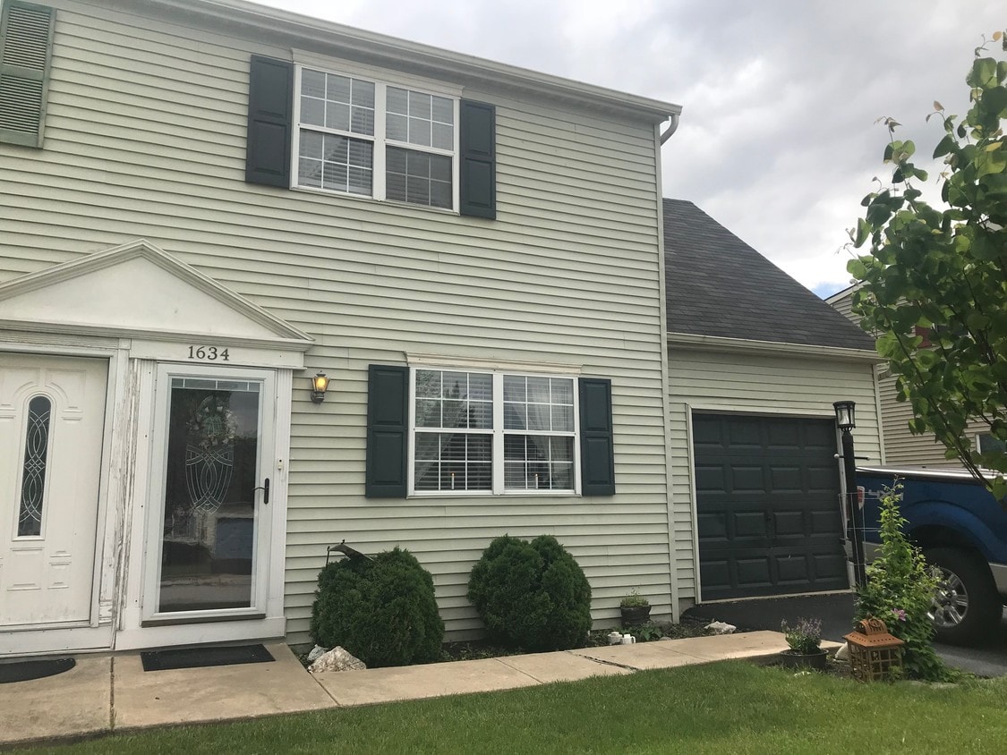 Primary Photo - 1634 Blue Jay Dr