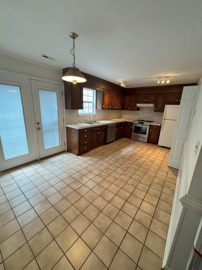 Building Photo - Charming 2 Bedroom in Churchland