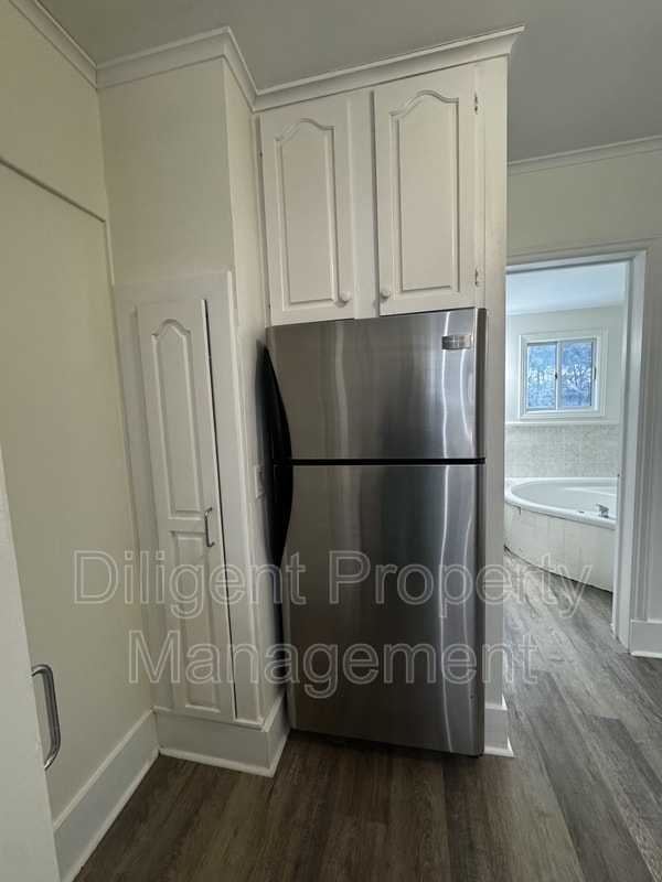 Building Photo - 636 Oxford St