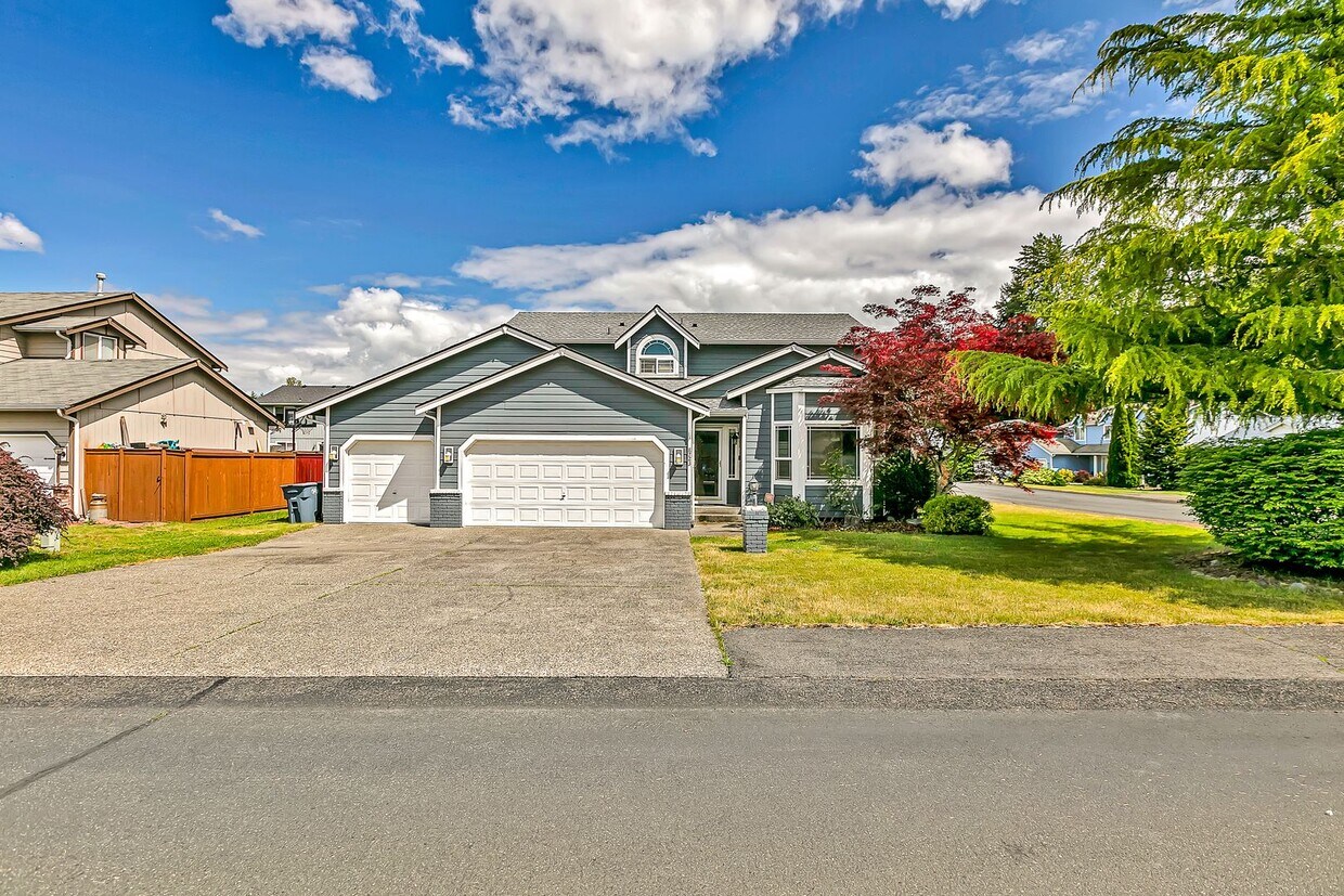 Foto principal - Spacious Corner Lot on in Desirable Community