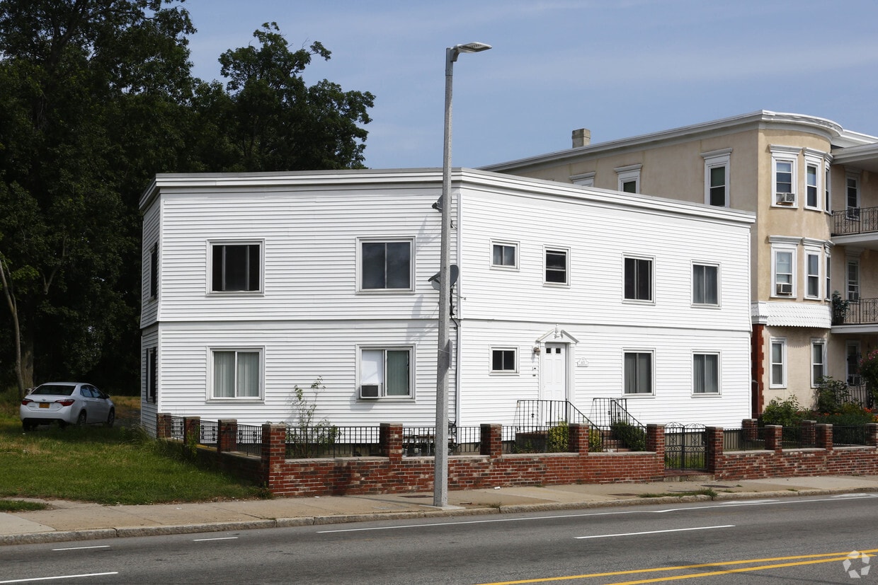 Primary Photo - 4635 Washington St