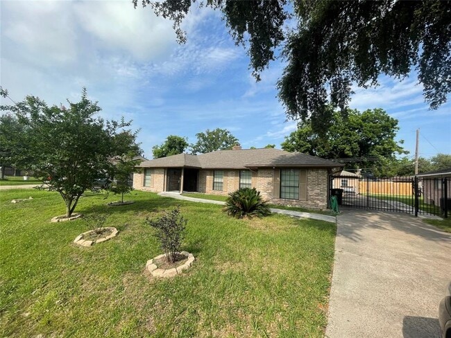 Building Photo - 7811 Echo Brook Dr