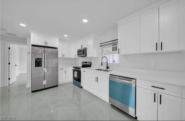 Foto del edificio - 820 Hibiscus Ave