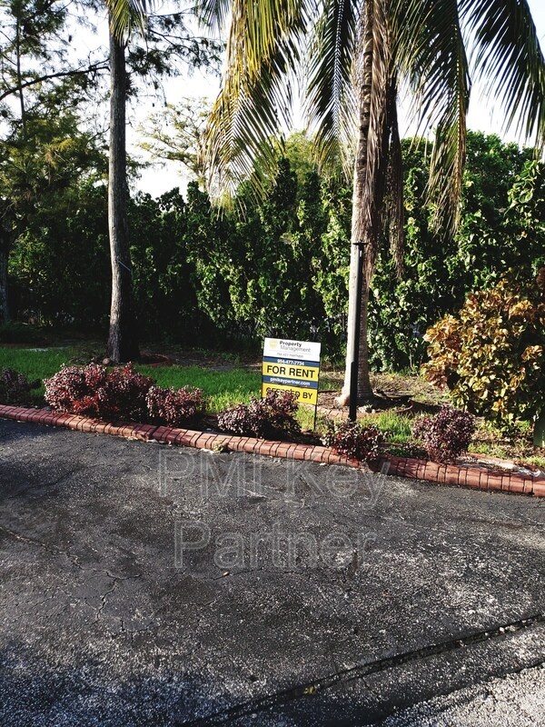 Building Photo - 1309 NW 89th Dr