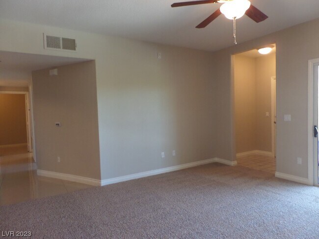 Foto del edificio - 2291 W Horizon Ridge Pkwy