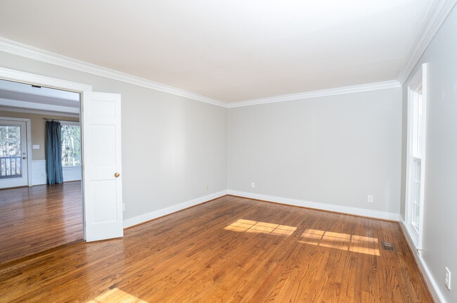 Building Photo - 716 Lanham Pl