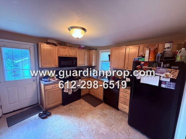 Foto del edificio - House in Midway Available September 1, Updated Kitchen & Bath, Fenced Yard, 2 Car Garage