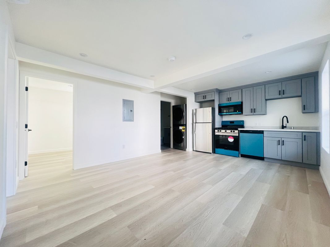 Foto principal - 1817 S Highland Ave