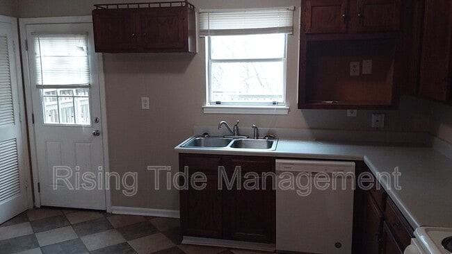 Building Photo - 422 Buckingham Cir