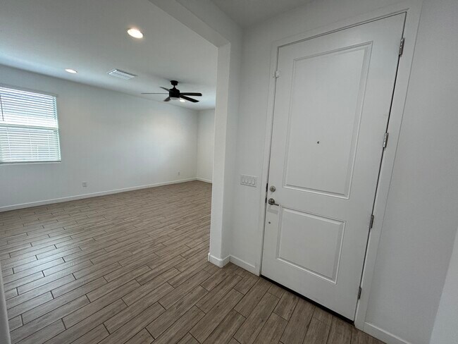 Foto del edificio - 2241 E Meadowview Ct