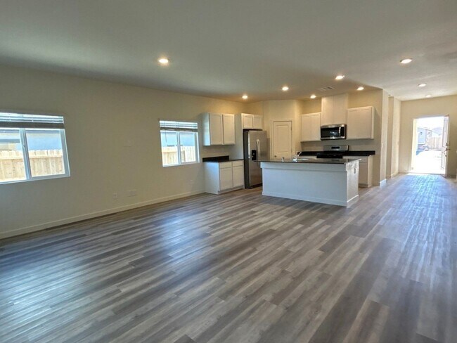 Building Photo - Newer Home in Fernley For Rent