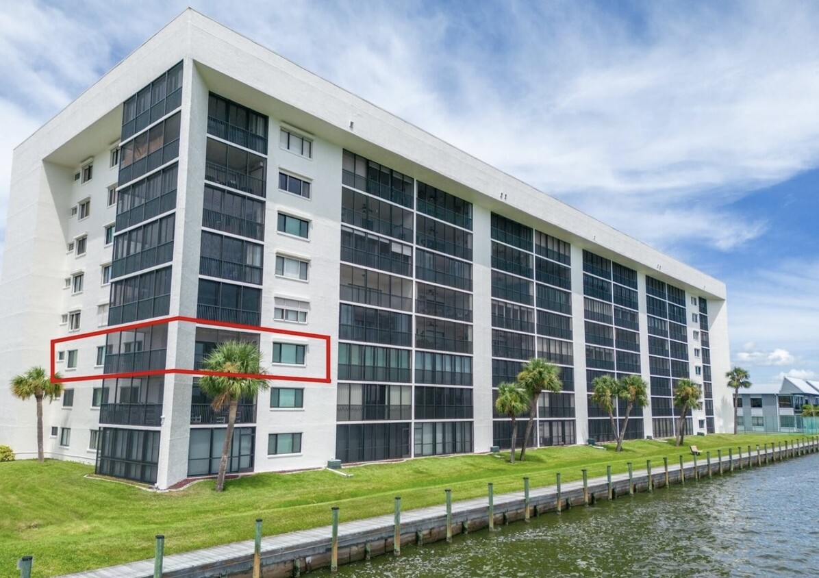 Foto principal - 250 S Sykes Creek Pky