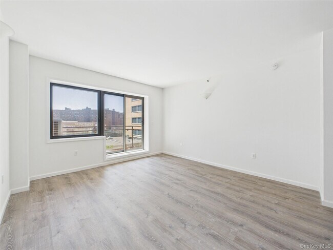 Foto del edificio - 97-30 64th Ave