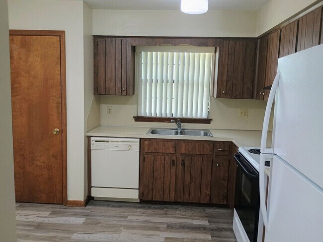 Foto del edificio - #664 Village