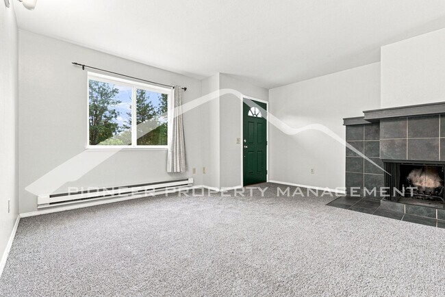 Building Photo - 7885 Barbara Ann Dr