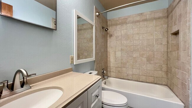 Foto del edificio - 2/1 Cottage in Great Location!