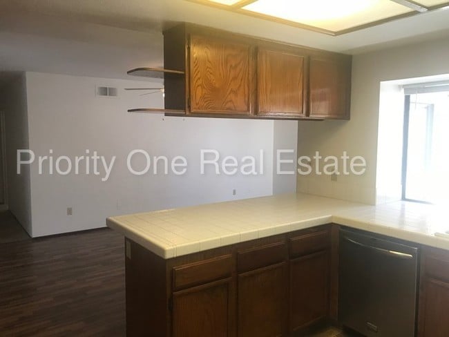 Building Photo - 1540 Oak Hill Dr