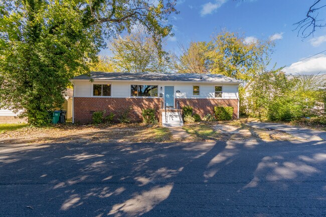 Building Photo - 902 Parrish St