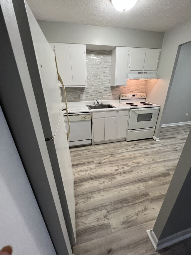 Building Photo - Hamburg Heights