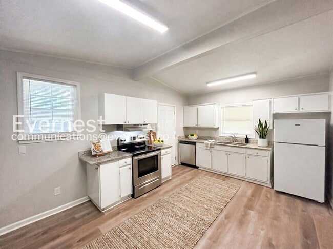 Foto del edificio - 1449 Ticonderoga Dr