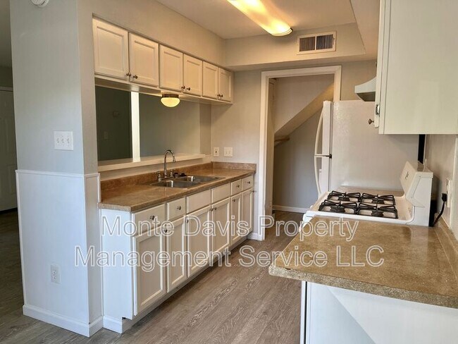 Foto del edificio - 1312 Southport Dr