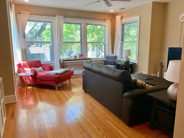 Foto principal - 3624 N Marshfield Ave