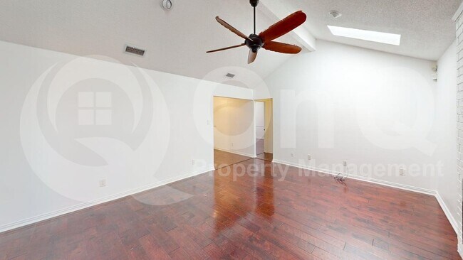 Foto del edificio - 217 Creekside Ln