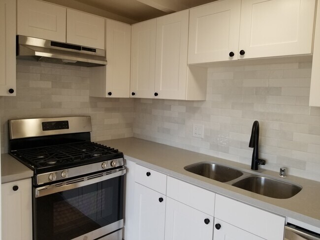 Kitchen - 1217 Westerly Ter