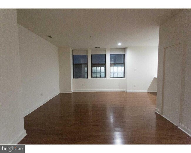 Foto del edificio - 220 S 16th St