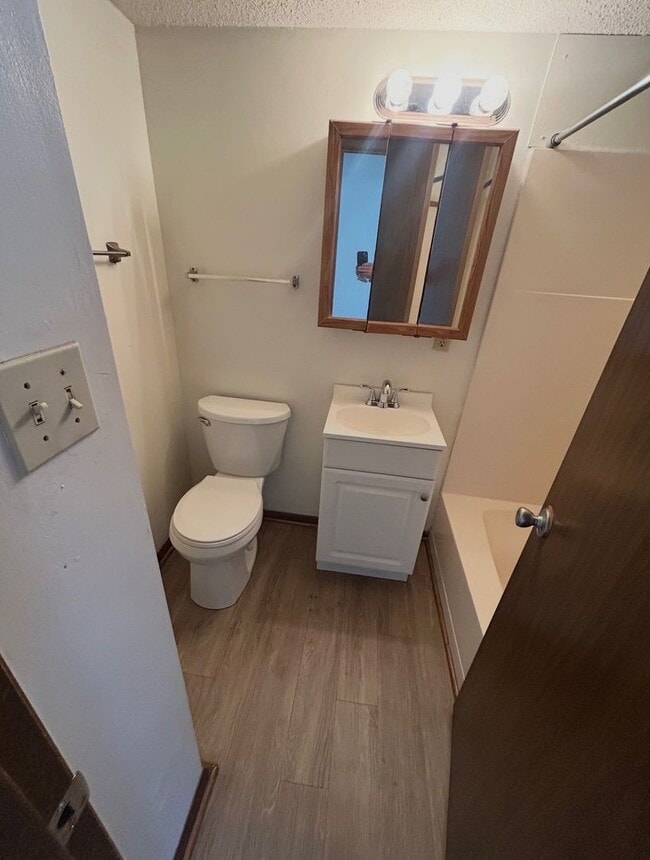 Building Photo - Chapel Court Apartments