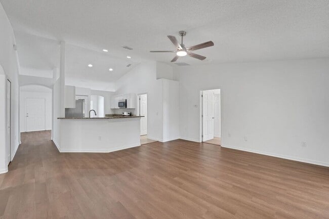 Building Photo - 502 Reddicks Cir