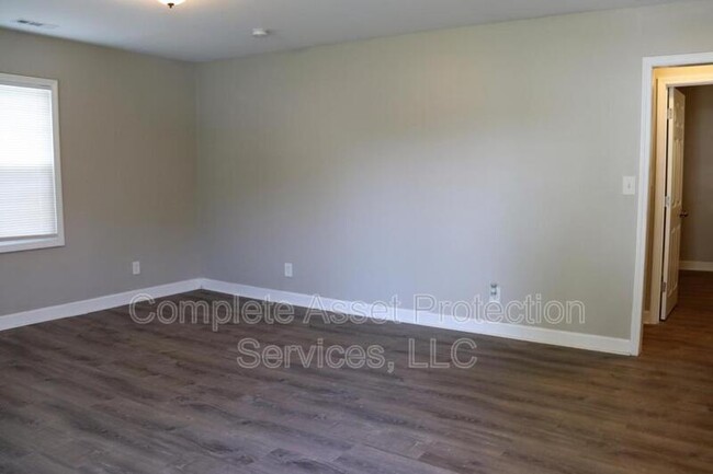Building Photo - 2873 New Hampshire St