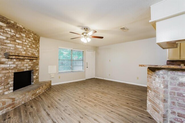 Foto del edificio - 7411 Neal Ridge Dr
