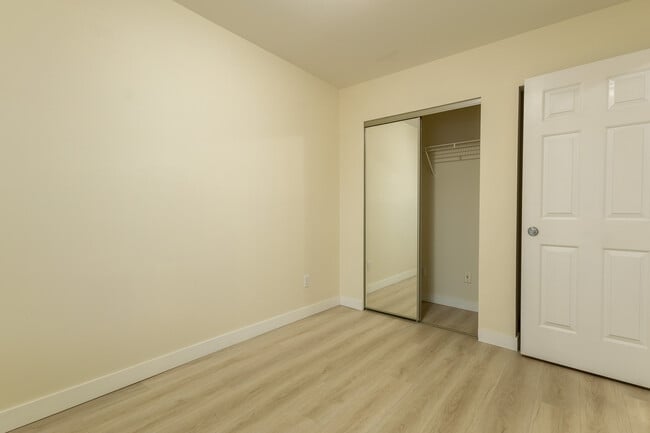 Building Photo - 34660-34666 6 Ave