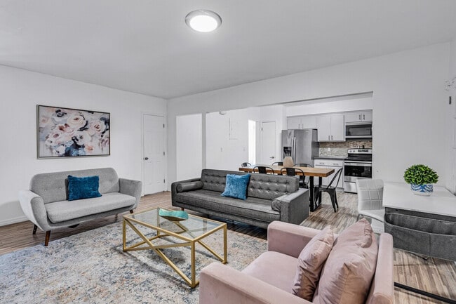 Building Photo - 975-977-977 SW 10th St