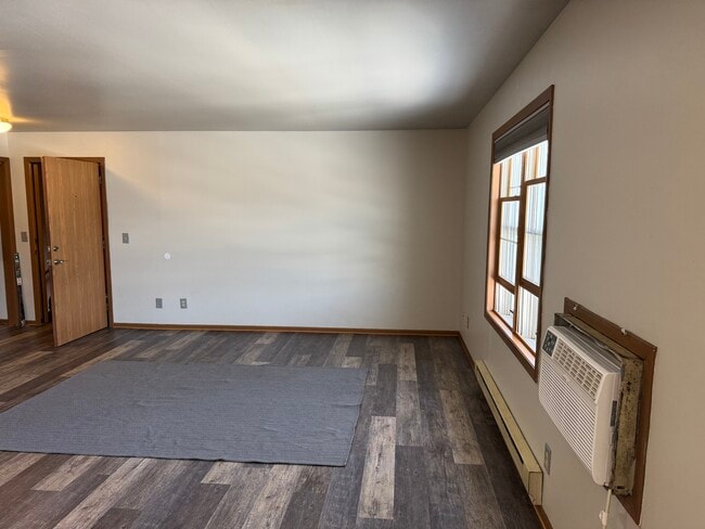 Building Photo - 930 Iowa Ave