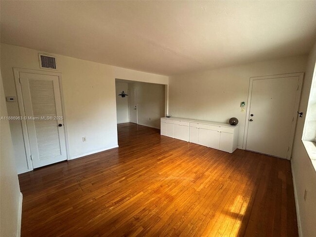 Foto del edificio - 7865 SW 57th Ave