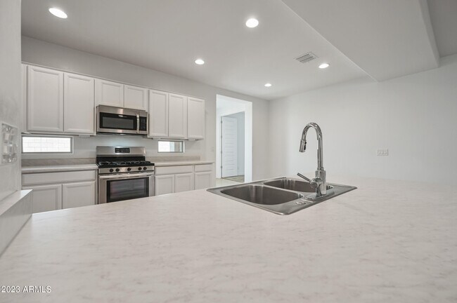 Building Photo - 7429 S 22nd Ave