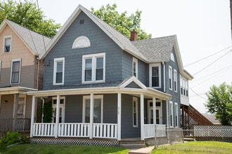 Building Photo - 2017 Windsor Ave Building Photo - 2017 Windsor Ave