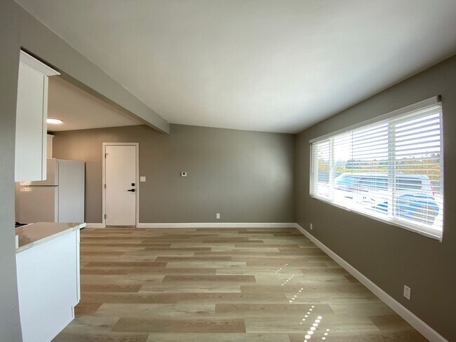 Foto del edificio - 121-123 Plymouth Drive