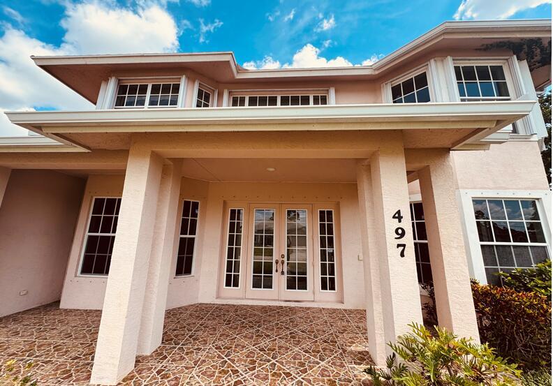Foto principal - 497 SW Dagget Ave