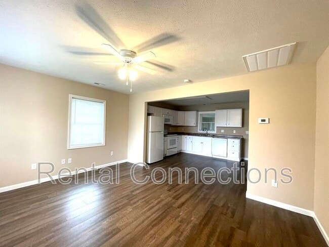 Building Photo - 810 S Bentley St