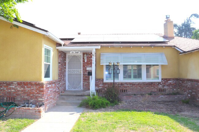 Building Photo - 660 N Hollywood Dr