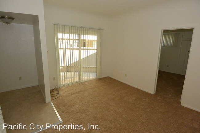 Building Photo - 8055 Roosevelt Ave