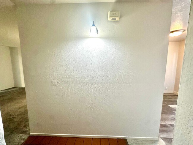 Building Photo - Beautiful 3 Bedroom 2 Bath Condo in Desira...
