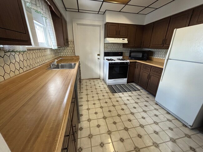 Foto del edificio - 211 Woodlawn Ave