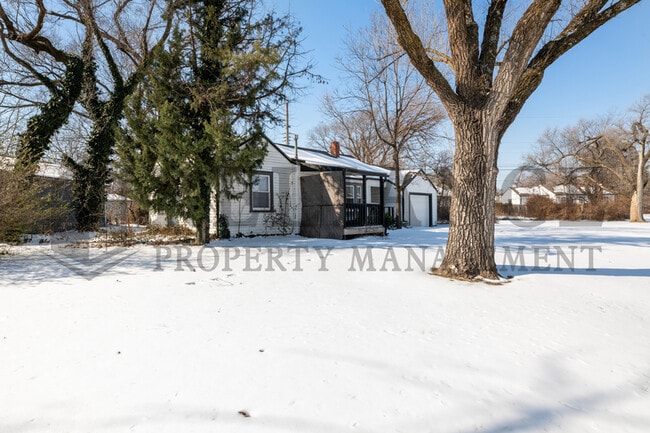 Foto del edificio - 4825 E Pine St