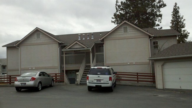 Building Photo - 8207 N Ridgewood Dr