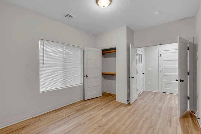 Building Photo - 1932 E Village Estates Dr
